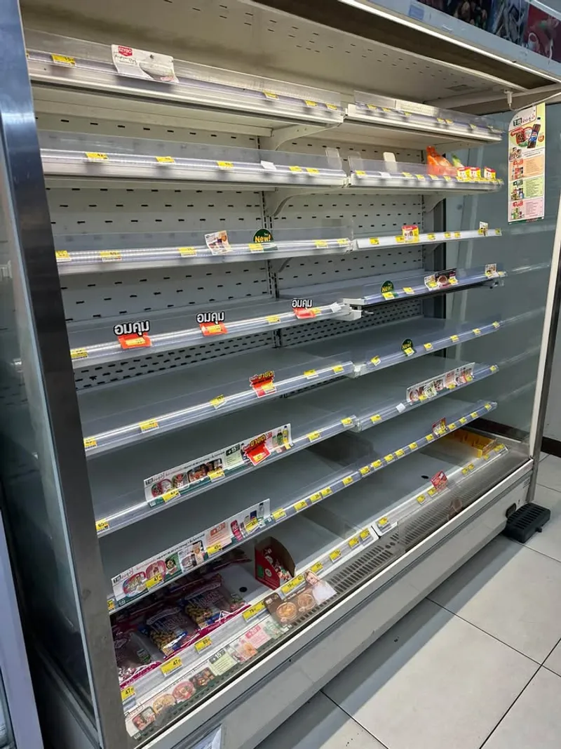 สภาพ 7-11 แถวบ้านวันนี้ ของหมดยังไม่มาเติม